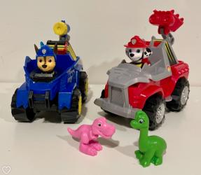 1121